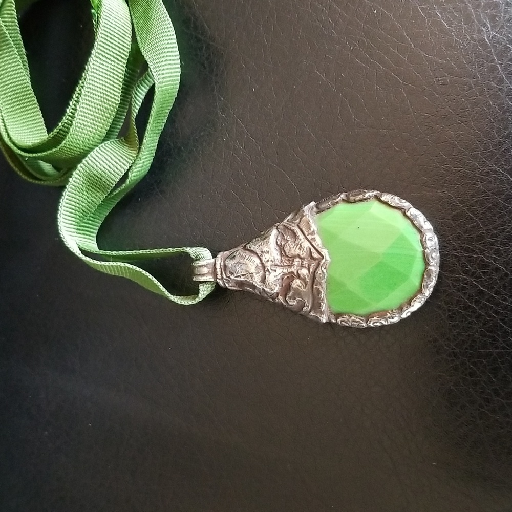 CHRYSOPRASE FACETED PENDANT